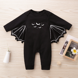 Schwarzer Schlafanzug mit weißen Fledermäusen und Flügeln